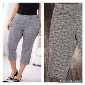 Avenue Black & White Geo Print Cropped Pants